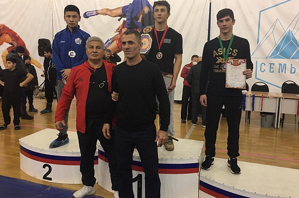 Воспитанники Сосенского центра спорта выиграли награды на турнире по вольной борьбе 